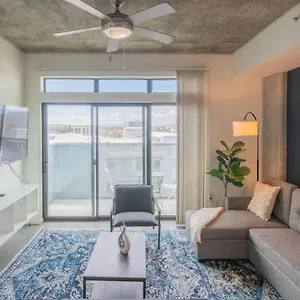  Apartment Unique 1bd -central Downtown - Gym, Pool, Parking